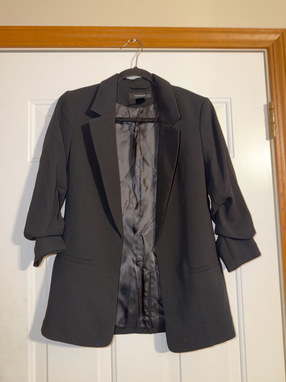 Perrino Women's Black Open-Front Blazer Jacket with scrunched sleeves